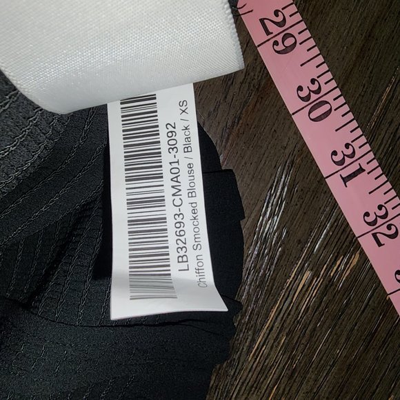 Quince Chiffon Cropped Smocked Blouse NWT Black XS - Picture 7 of 7